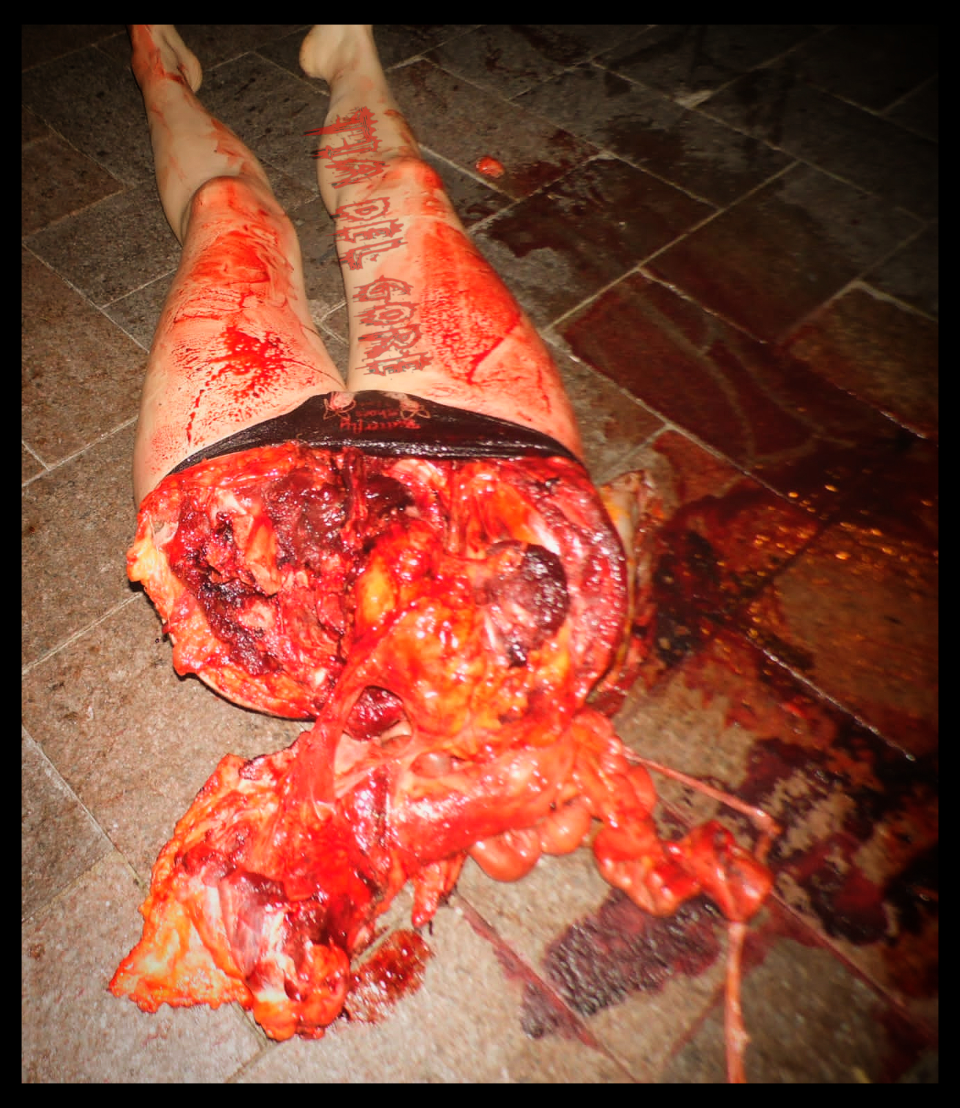 woman split in two - La Tía Del Gore