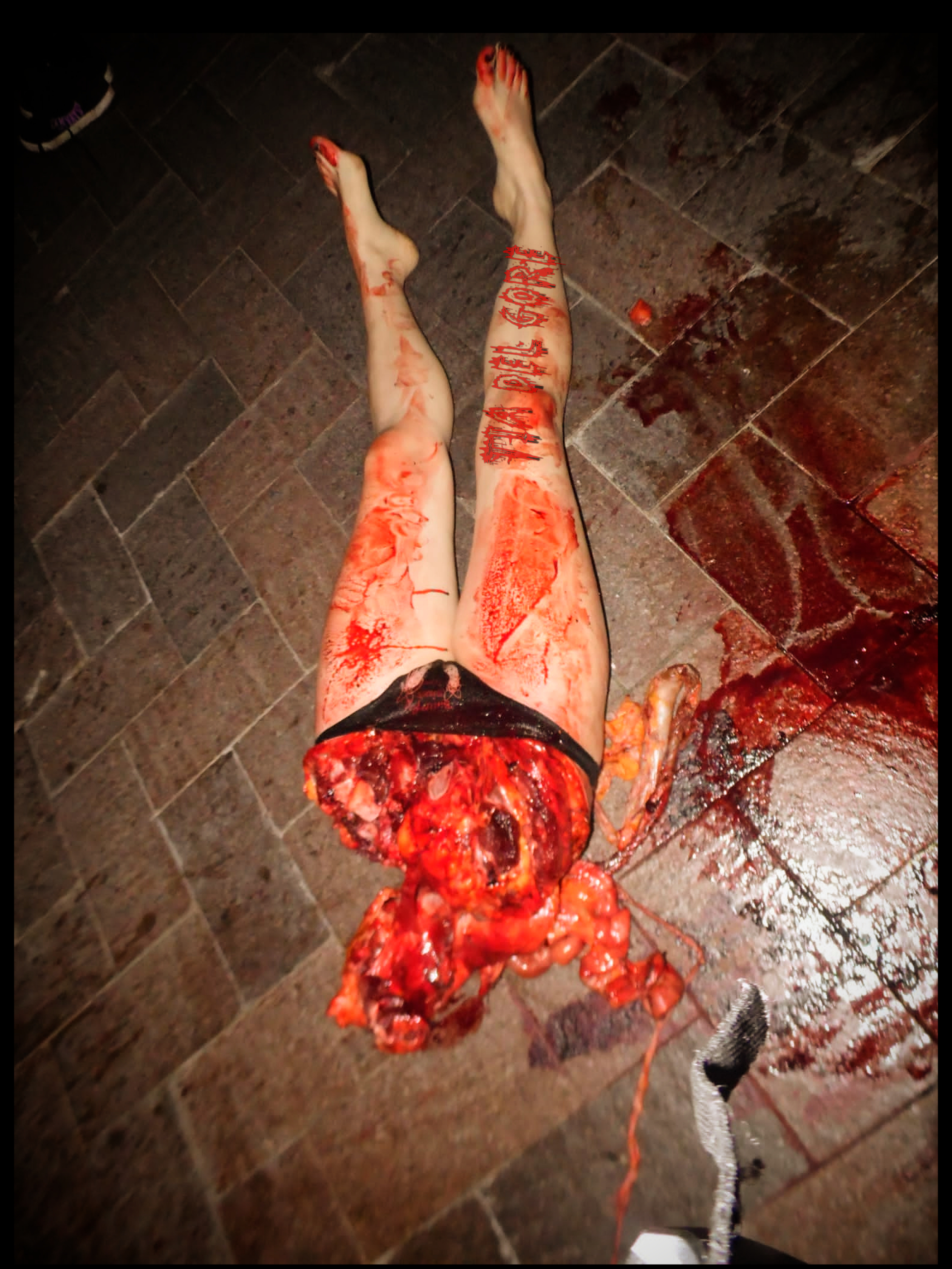 woman split in two - La Tía Del Gore