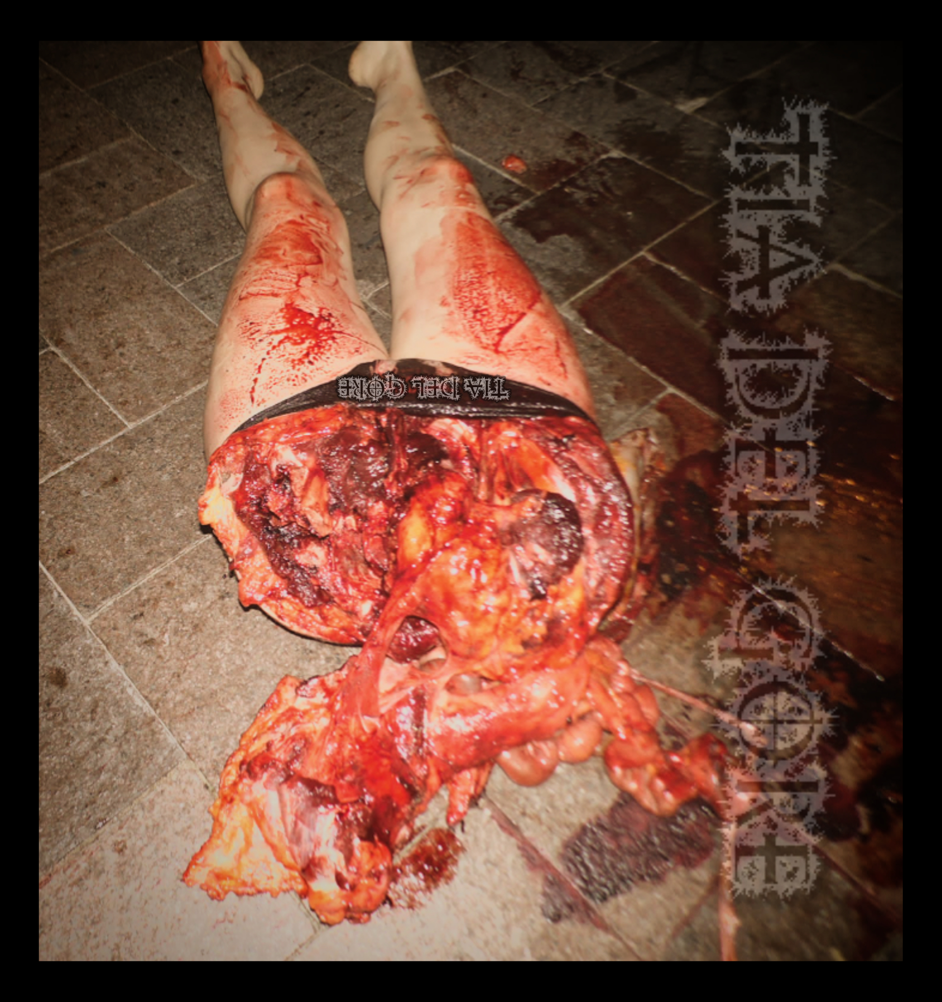 woman split in two - La Tía Del Gore