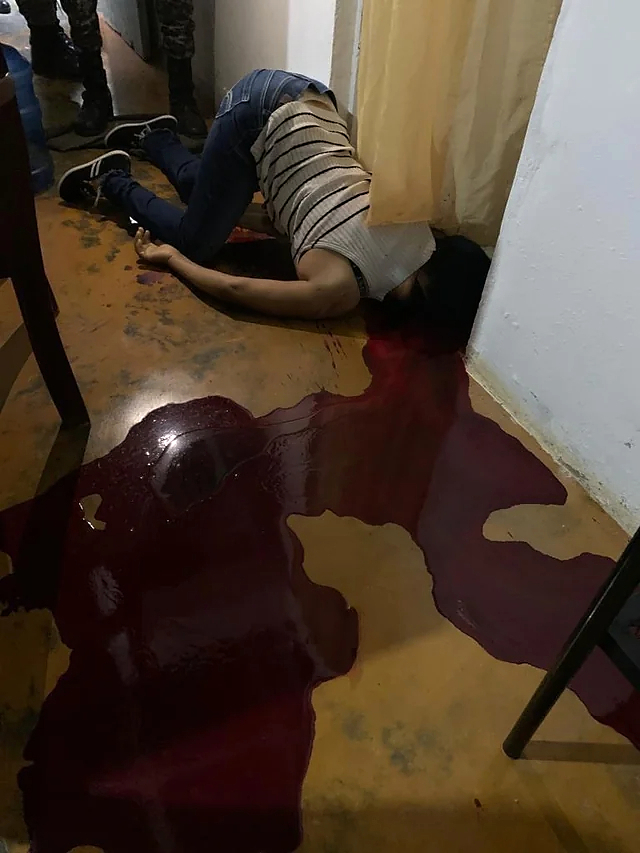 Man murders wife with machete, before hanging himself