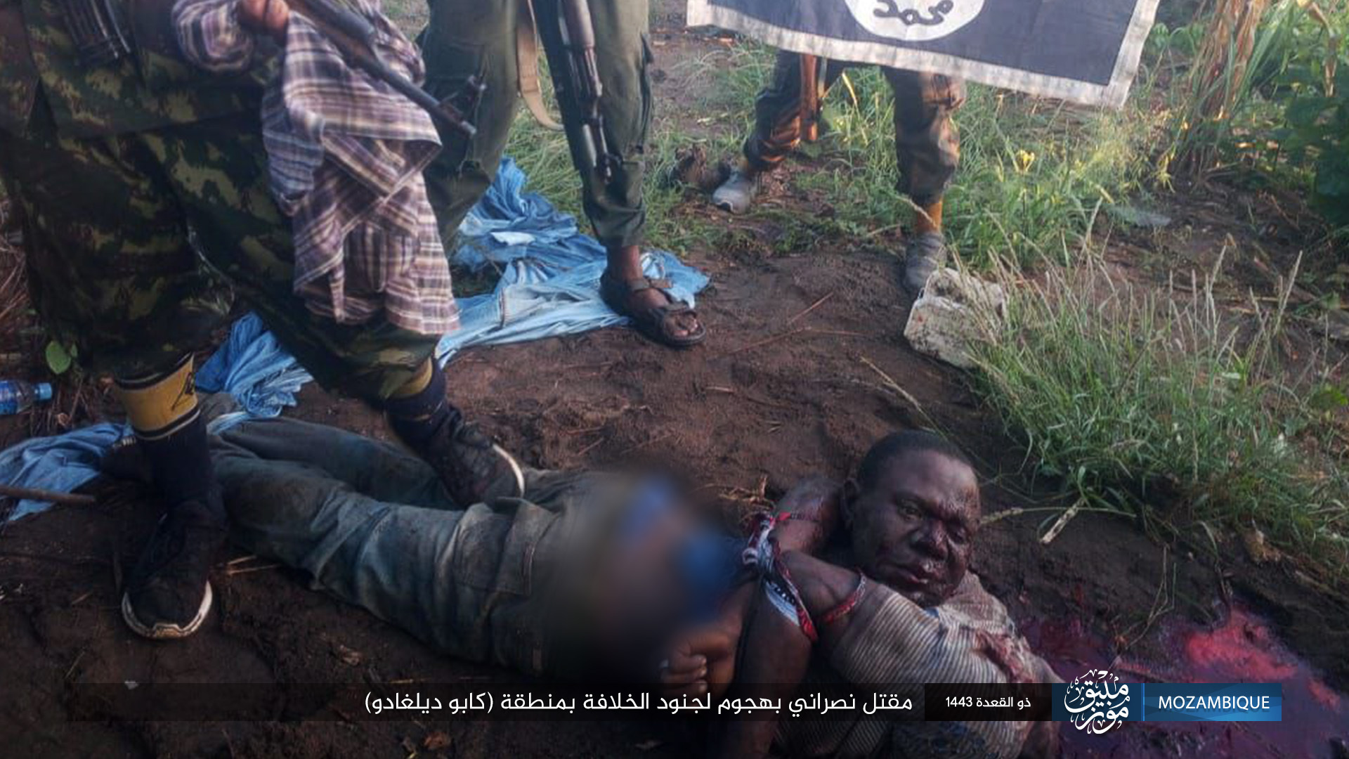 IS Attacks and Beheads infidel Christians in the region Cabo Delgado