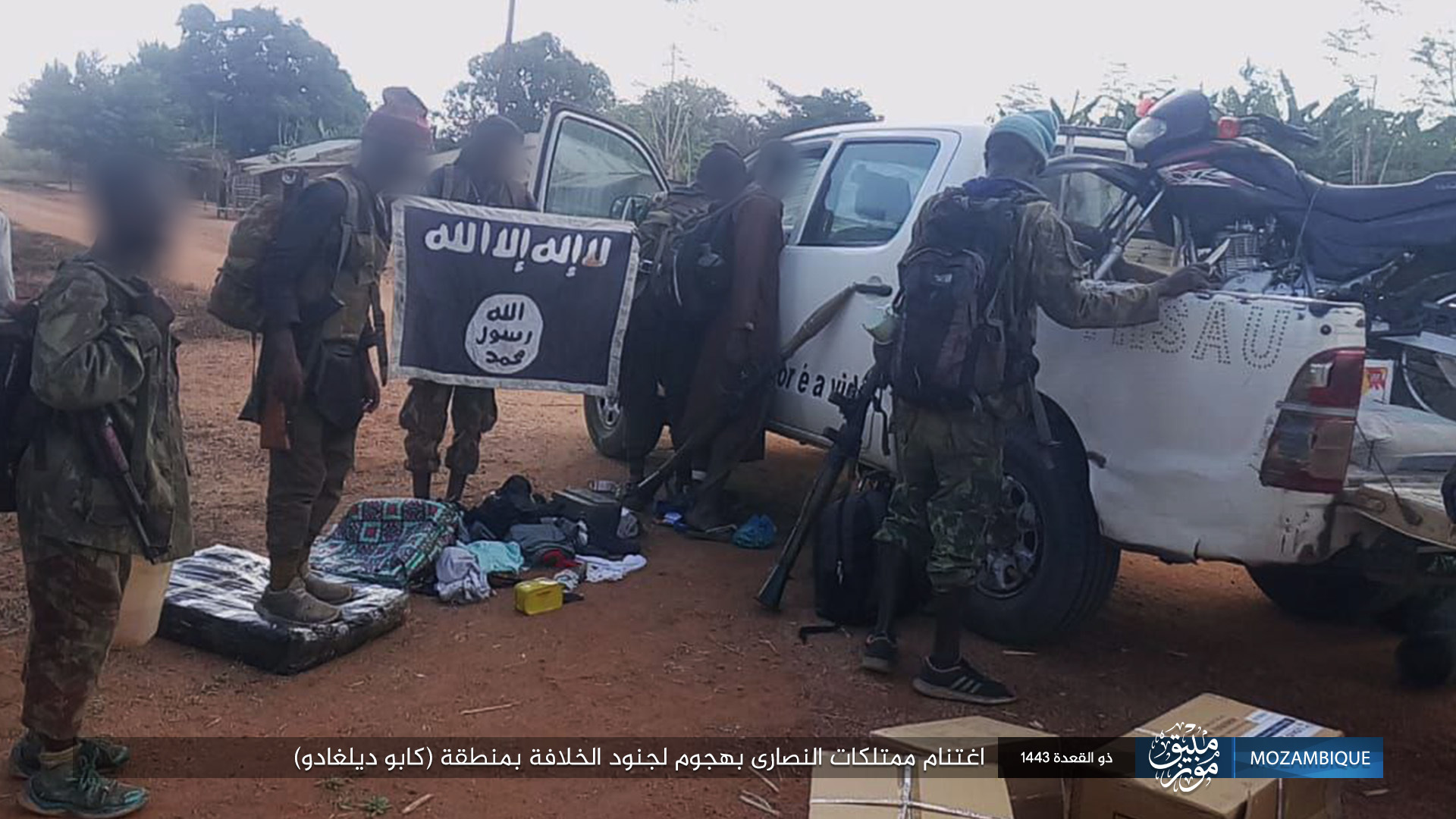 IS Attacks and Beheads infidel Christians in the region Cabo Delgado
