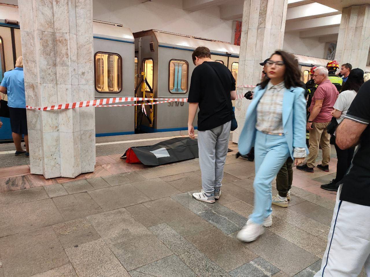 RANDOM GORE PICTURES FROM MURDER TO SUICIDE