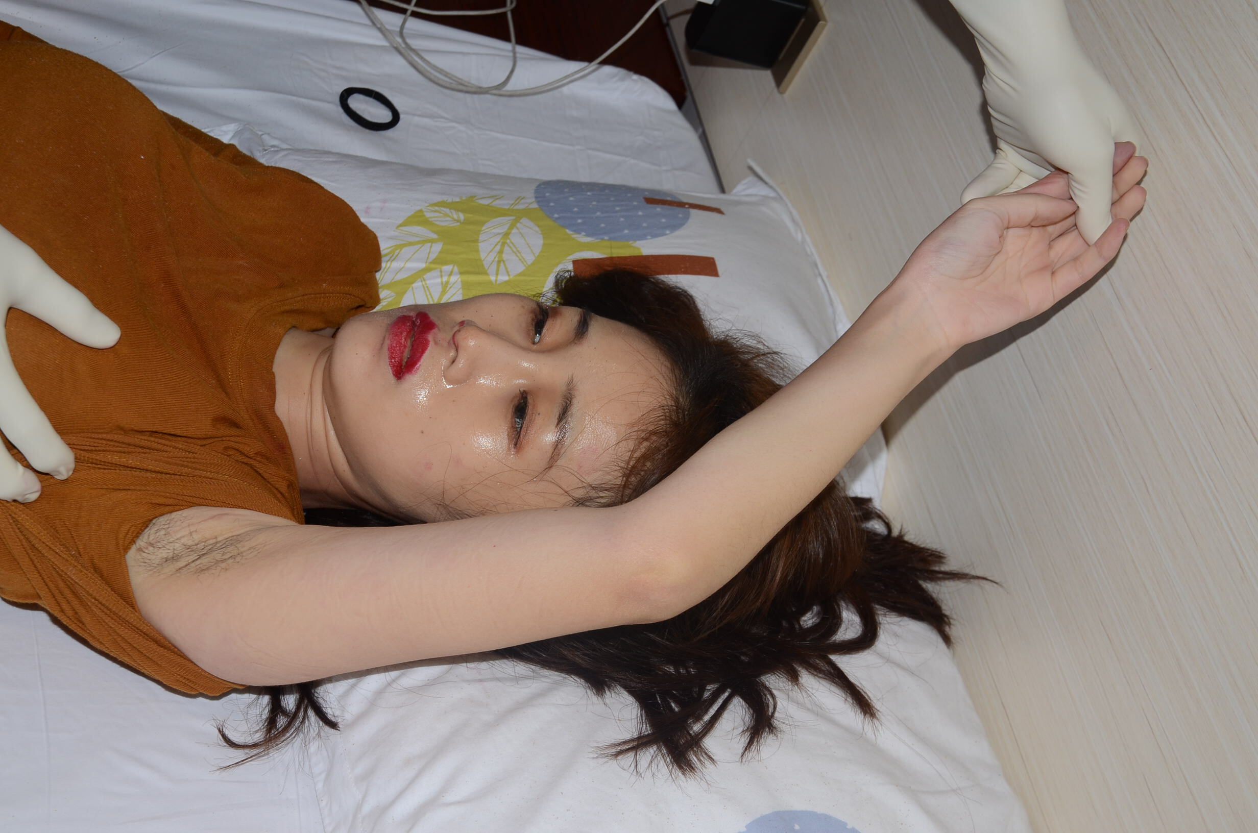 Beautiful Chinese Woman's Poison Suicide