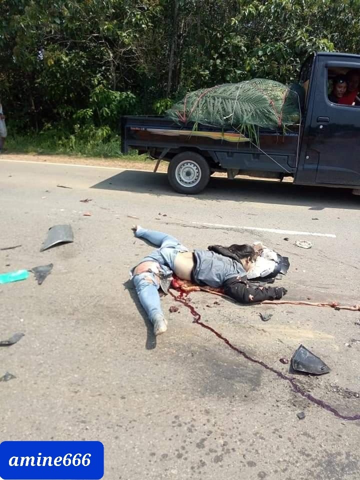 Chinese girl crashed dead under big truck