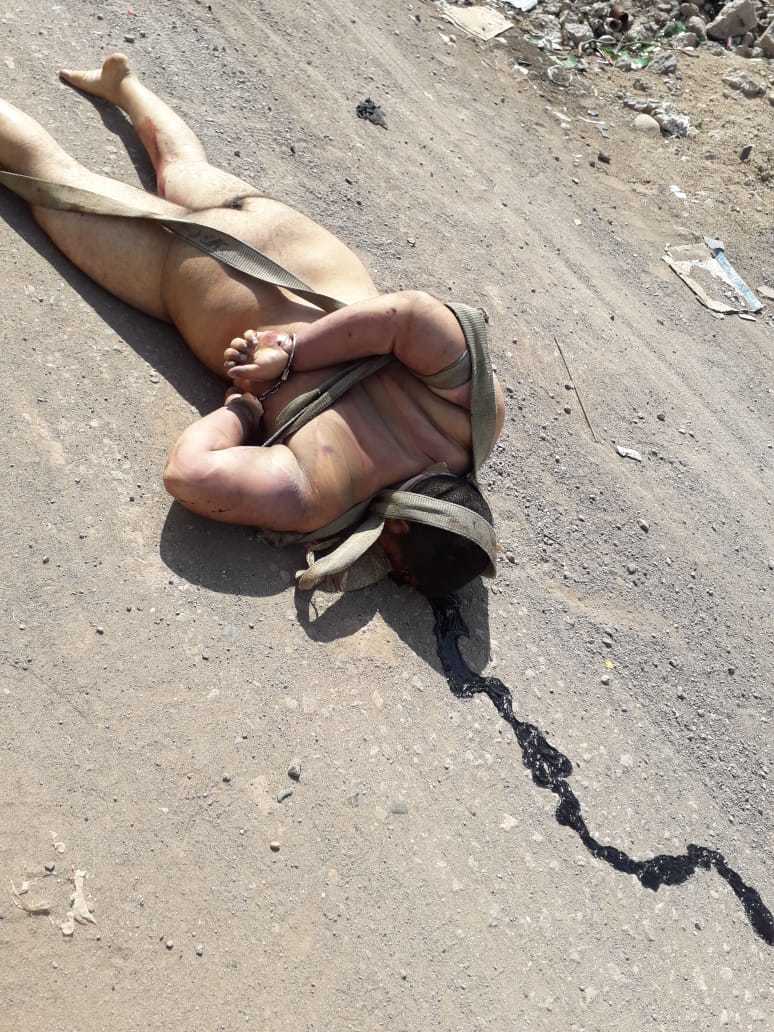 THEY TAKE IN MOVEMENT TO NAKED MALE, SEMI-MARKED AND / SEVERE FOOTPRIN