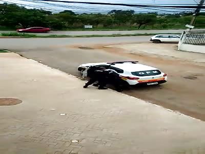 man fight with police 