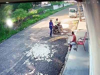 Man gets shots in robbery 