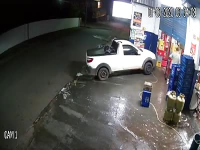 Bandits rob store, staff member beaten.