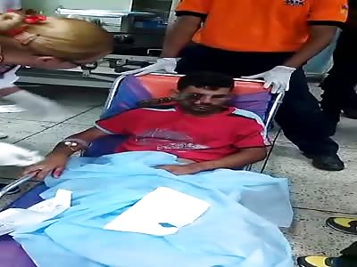 man with knife in his eye - La Tía Del Gore 