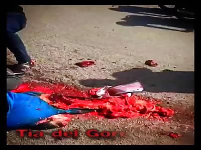 Man shattered on the pavement - La Tía Del Gore 