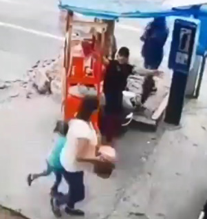 Street Vendor Killed in Front of his Daughter.