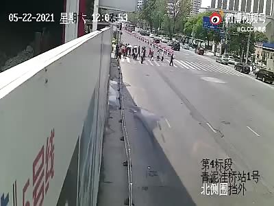 Just a typical day in China... Still wtf??? 