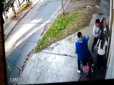  Argentina: Mother and daughter, stolen.