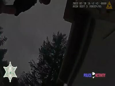 2 US cops shot in the head