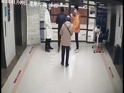 KO: Doctor Asks Man To Wear Mask