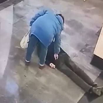 A Man Died In the Moscow Metro and Was Immediately Robbed