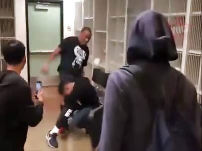 The teacher attacks and beats the student 