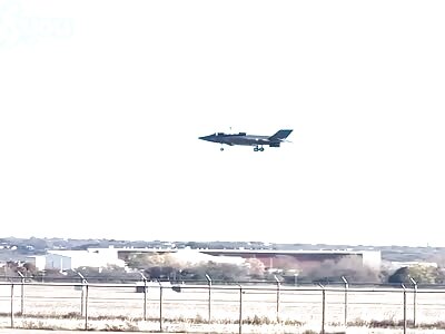 The F-35 fighter has major problems during the test flight