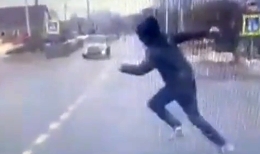 Fatal hit of a car into a pedestrian in Valdai (2 angles)