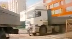 In Moscow region, a 25y old girl crushed by a truck