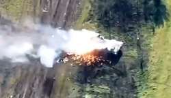 A Russian 2S3 gets hit while fully crewed (HQ)