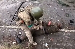 UAF collect weapons from dead Wagnerites in Bakhmut