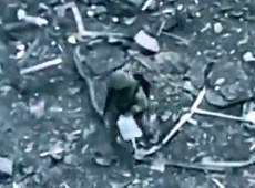 UA drone spots RU soldier in Bakhmut, calls in mortars