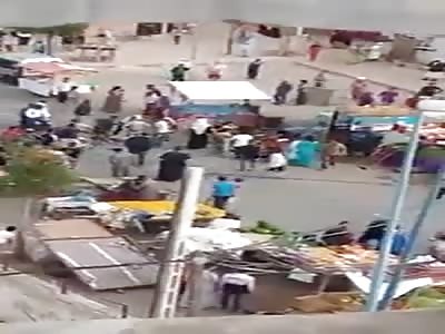 A baston between women in full souk ...