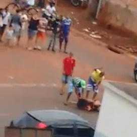 Woman Involved In Robberies In the Neighborhood Brutally Beaten by Community.