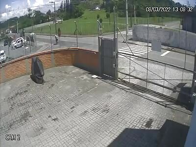 Motorcyclist flies in accident.