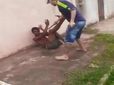 Dealer beats up drug user for stealing his bike