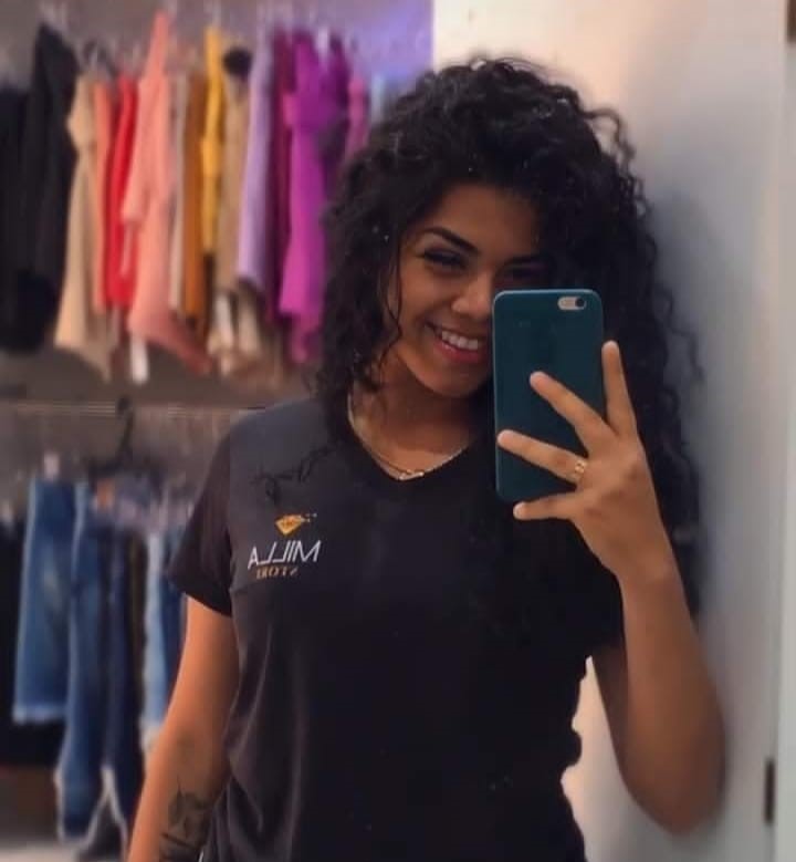 Beautiful girl dies horribly after crashing into truck