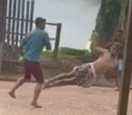 Tutorial On How To Kill Yourself In The Most Stupid Way Possible During A Fight