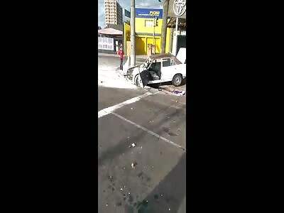 Man in old opal dies after crashing head-on