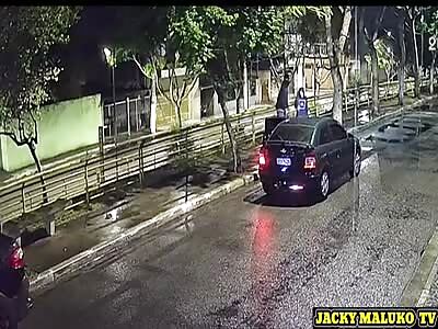 in brazil begs not to be murdered by thieves