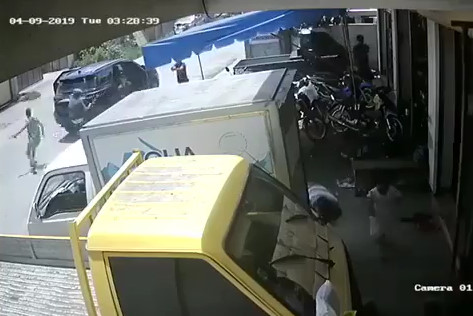 Armed Men Shoots at a Group of People and Kills a Father in Front of Daughters