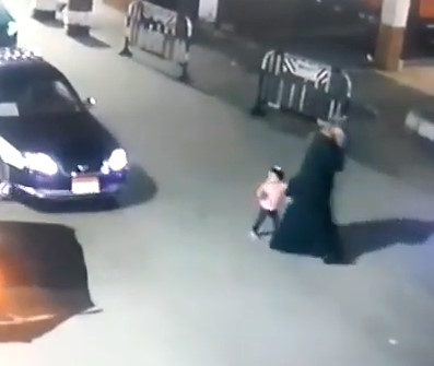 Man Distracted by His Cell Phone Loses Forever his Little Daughter