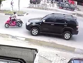 Red Scooter Strike !