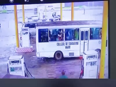 Nigeria: Bus catches on fire with people trapped inside