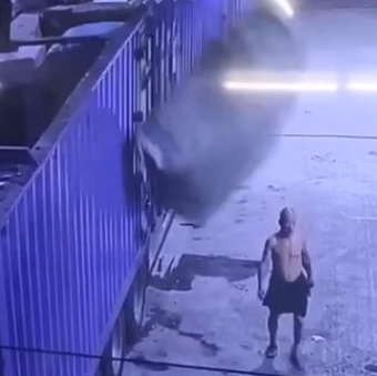 Falling Load Ends Another Life In China (Brutal)