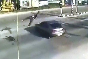 Bad Landing..Motorcyclist breaks his Neck Instantly 