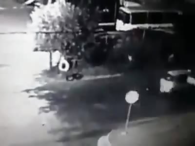 Camera Captures Fatal Bicycle Accident at Intersection 