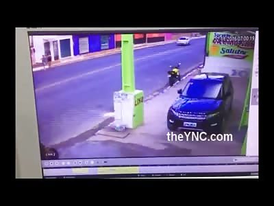 Thug trying to Get Away from Police Dies in Violent Collision with Cement Pole 