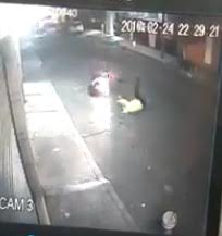 Motorcyclist Dies in this Bizarre Fall from his Bike 