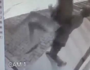 Girl is Brutally Beaten by a Man for Refusing to Give her Cell Phone 