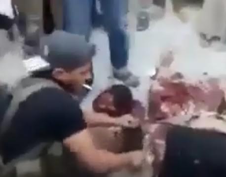 Angry Iraqi Soldier Beheads Dead Daesh