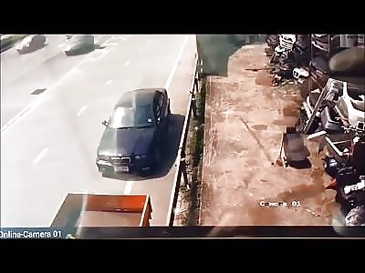 Wow this is Why they Say NEVER Get out of your Car on the Highway 