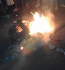 Man being burned alive by mob - extended new angle