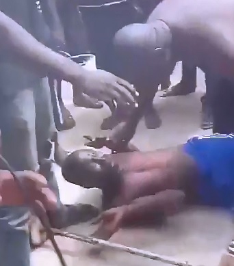 Accused Criminal is Caught and Sprayed with Acid (Acid happens at :12) 